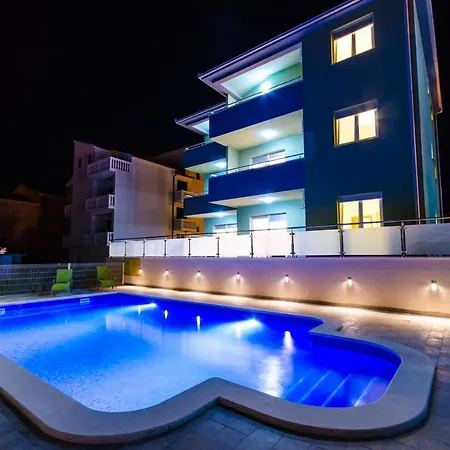 Casanova With Pool